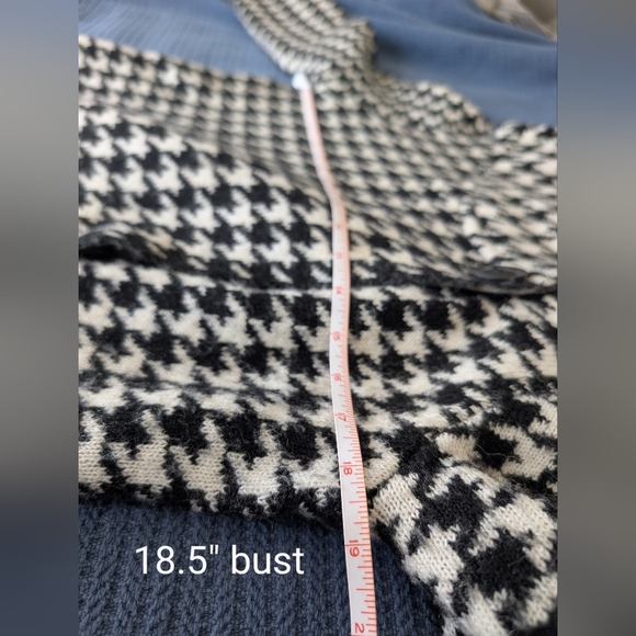 Ellen Tracy shawl collar sweater - Picture 6 of 7